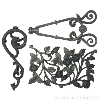 Puerta de valla ornamental de hierro forjado.